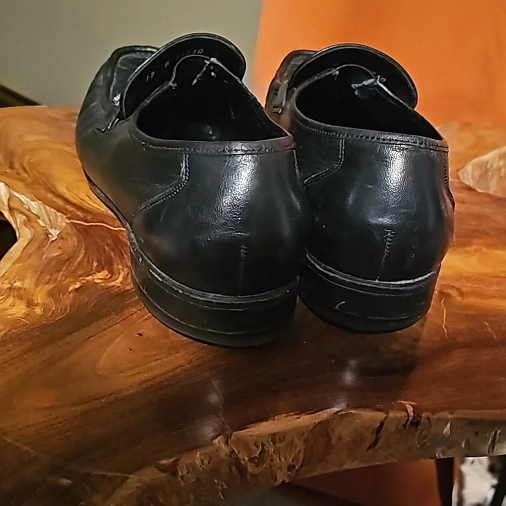 Men's Florshiem-black leather dress shoes. Size 12. Great condition